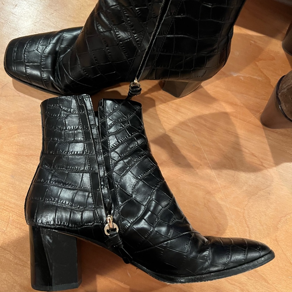 Black Leather ankle booths- great condition